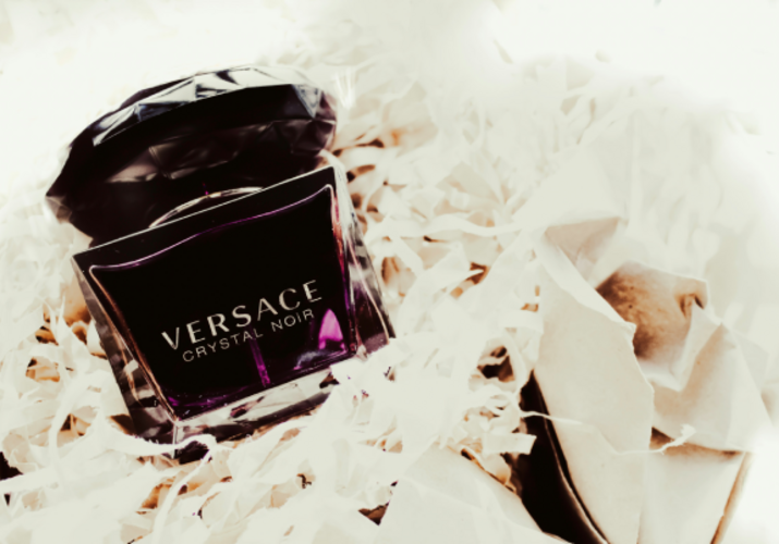 Versace: Az olasz műhelytől a világhírű márkáig>