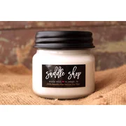 MILKHOUSE CANDLE Saddle Shop illatosított gyertya Farmhouse Jar (198 g)