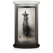 Kringle gyertya Halloween nyomat alapú Moody Witch seprűvel, nagy, két kanócos illatos gyertyával (624 g)